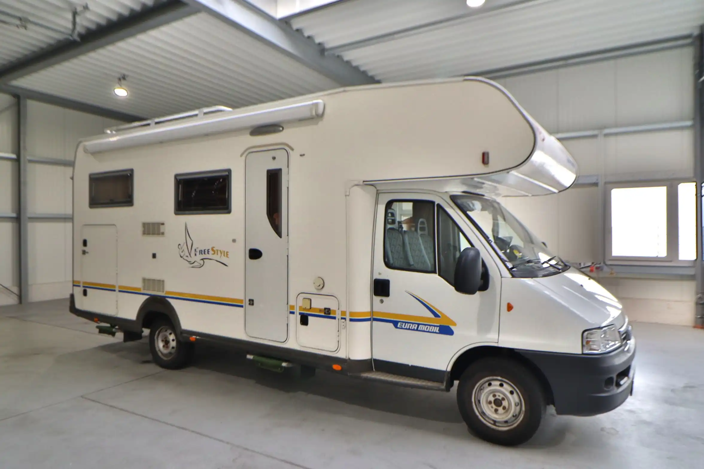EURAMOBIL A 665 HB/Festbett/Garage/Markise/Luftfederung/Hubstützen